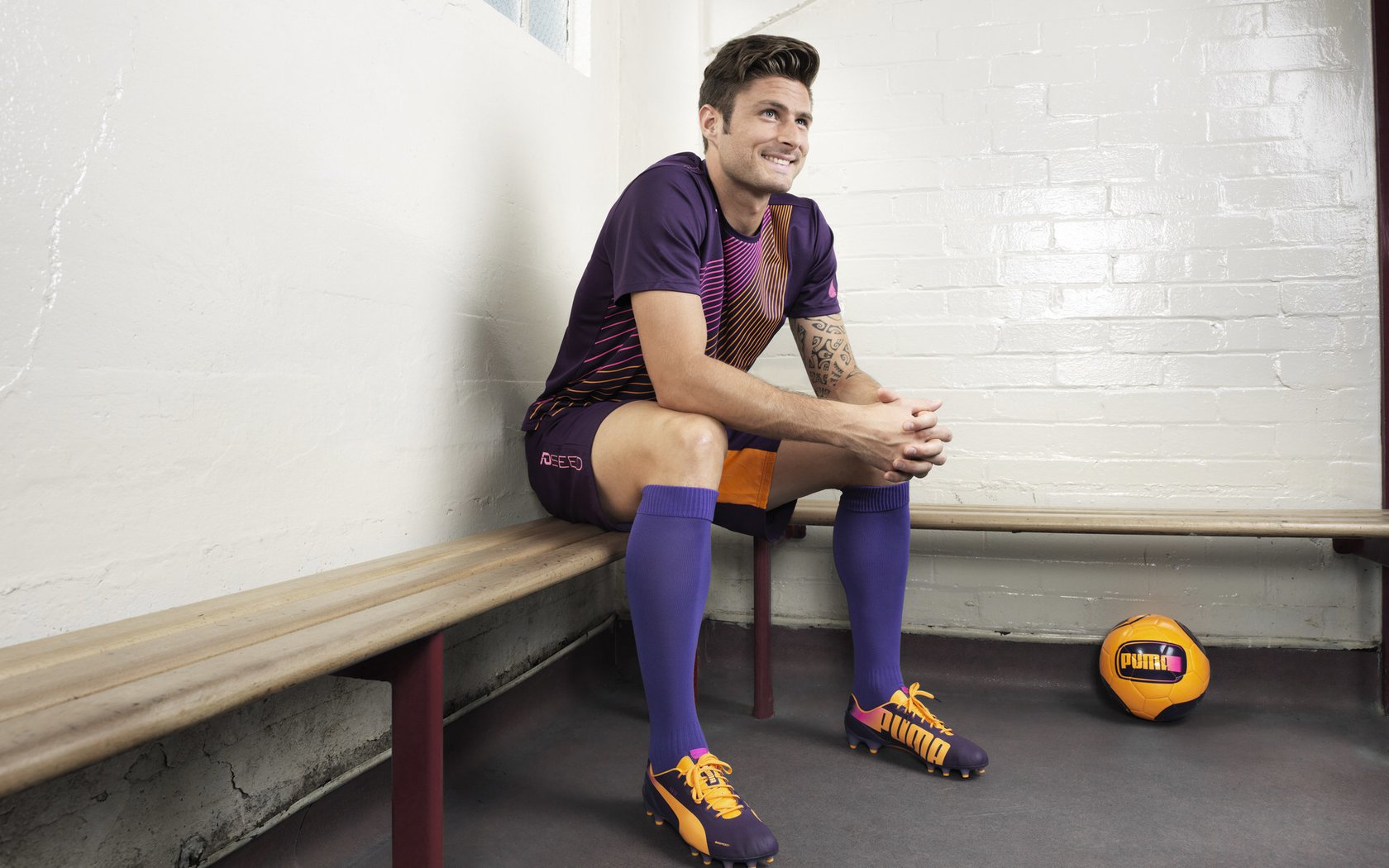 老鹰带队取胜！，德布劳内重要时刻败北赛场气氛高涨