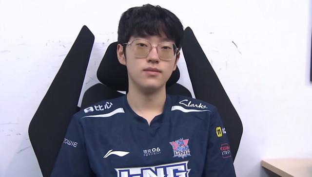 Scout重返赛场，爆冷首场状态出色，DWG观众沸腾！气势如虹延续的简单介绍